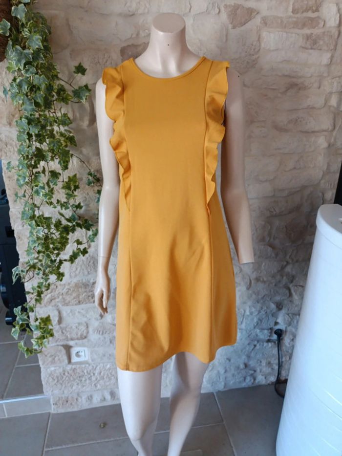 Jolie robe moutarde 36/38 - photo numéro 3