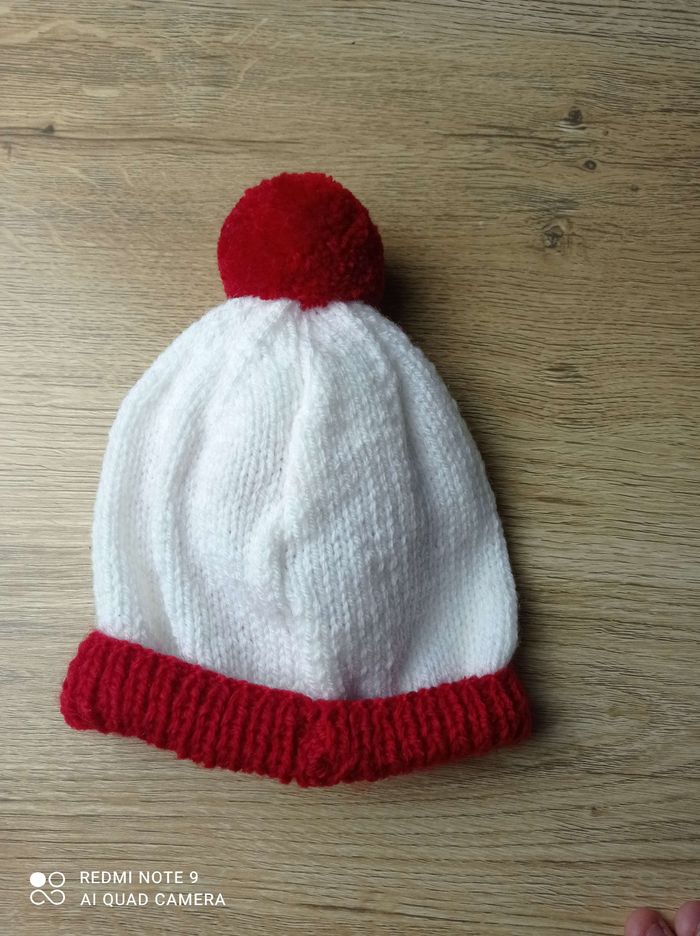 Bonnet fait mains 3/6 mois - photo numéro 2