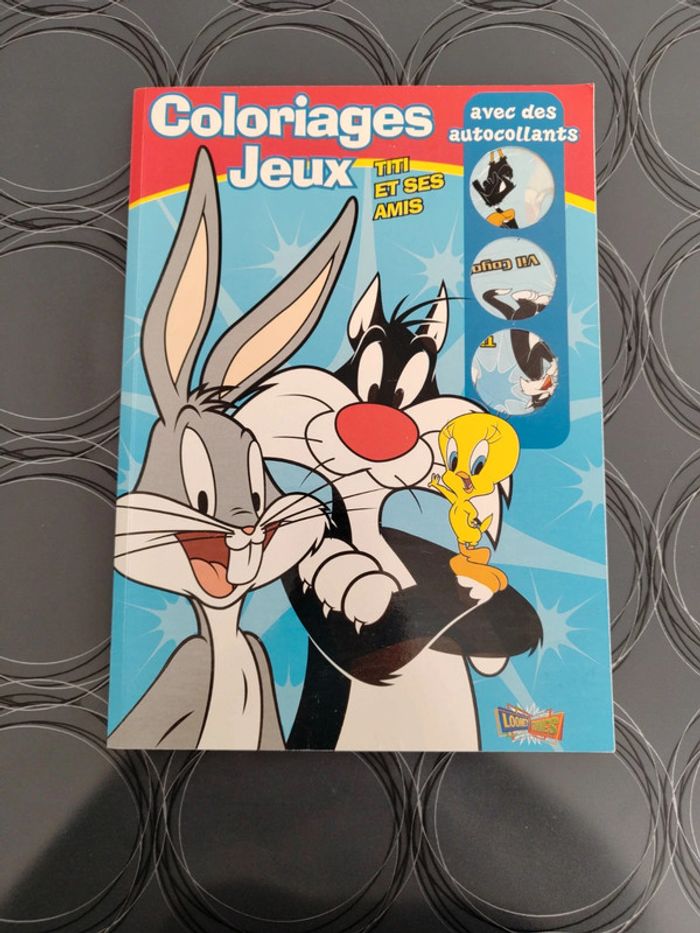 Livre de jeux et coloriage comme neuf