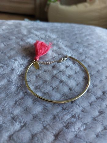 Joli bracelet à pompon