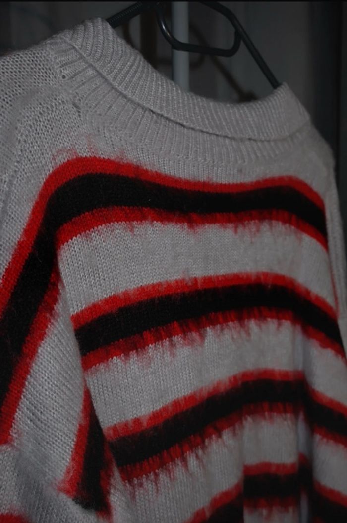 Pull col avec boutons - gris et roue (motifs) - photo numéro 2