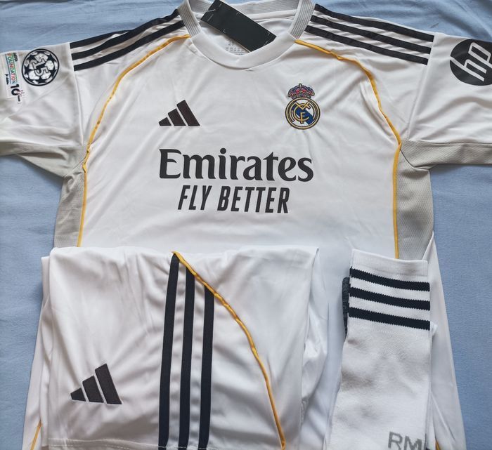 Mbappé ENFANT RÉAL MADRID taille 12 ans blanc Home (-2026-) série - photo numéro 3