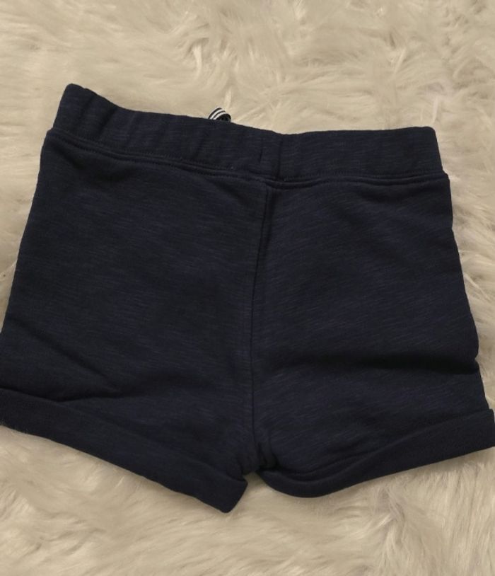 NEUFS (NON PORTÉS) 🏷💙😍🤩 Teeshirt mc et short 4 ans garçon 🤩😍💙🏷 - photo numéro 6