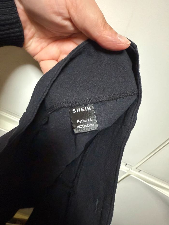 Mini Jupe noir légère avec petit bouton pour femme shein taille xs - photo numéro 4