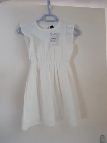 Robe neuve 8 ans