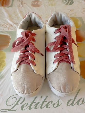 Basket blanche à lacets taille 36 FPC 2€