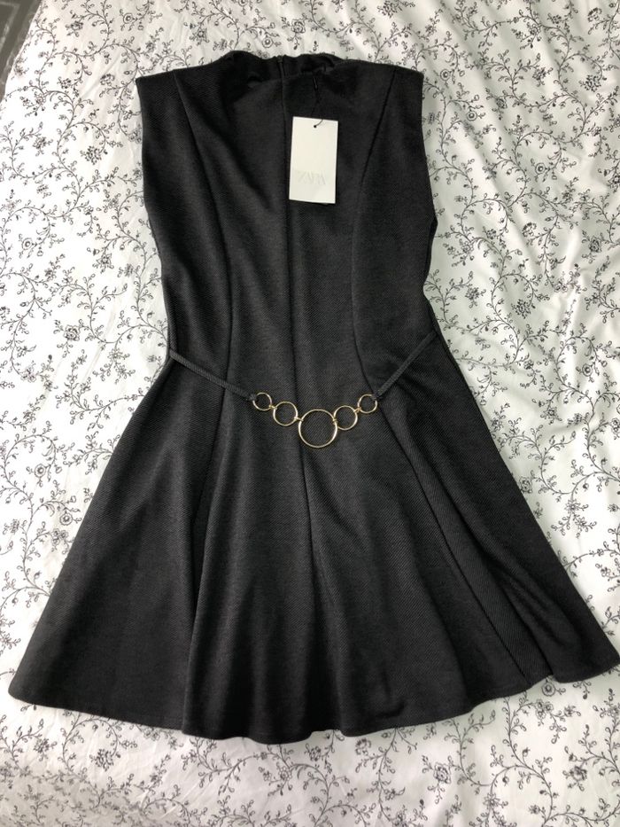 Superbe belle robe classe évasée Zara avec ceinture neuve avec étiquette taille S
