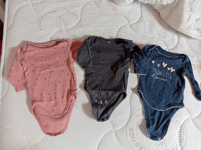 Lot Bodys manches longues 6 mois. - photo numéro 3