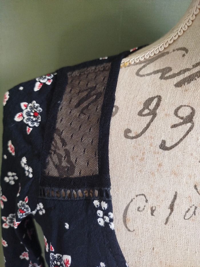 Robe noire à fleurs - photo numéro 3