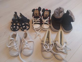 Lot chaussures bébé
