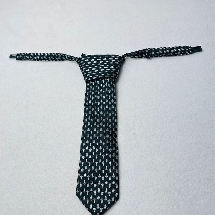 👔 Cravate prêt à porter. Clips. Sapin de Noël. Neuve. Noire et grise. - photo numéro 7