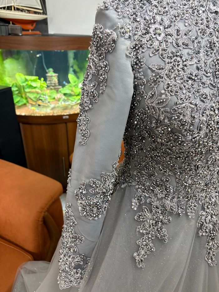 Robe de fiançailles gris - photo numéro 3