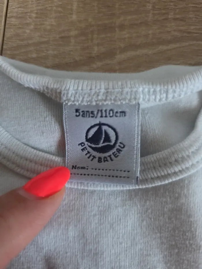 2 maillots de corps Petit Bateau 5 ans - photo numéro 4