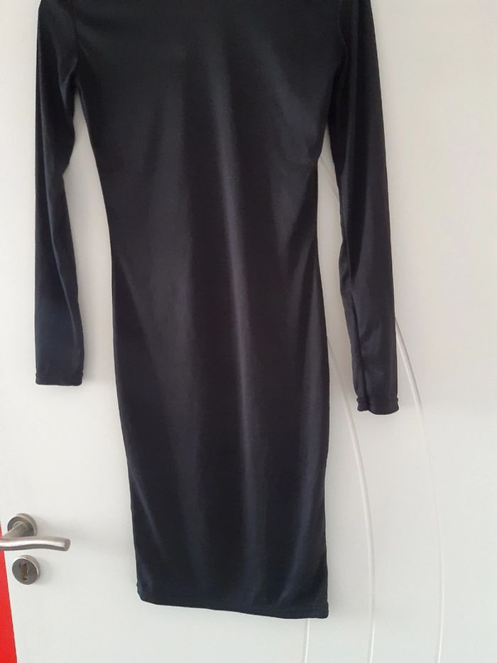Robe moulante noire - photo numéro 3