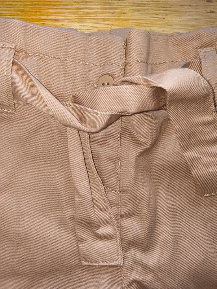 Pantalon fille camel 12 mois Kiabi neuf sans étiquette - photo numéro 3