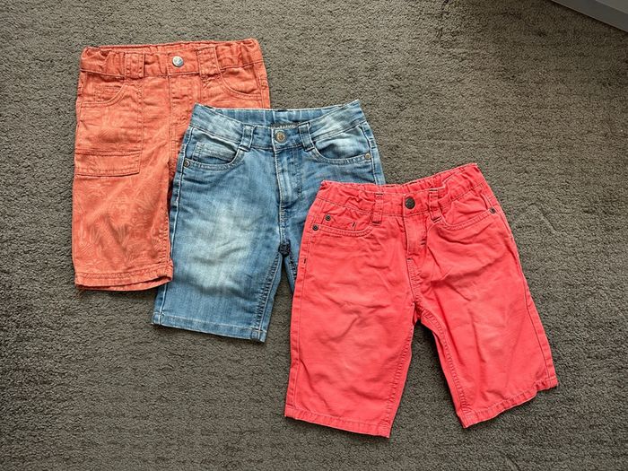 Lot de 3 shorts pour garçon taille 5 ans.