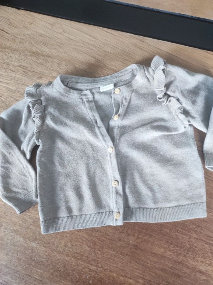 Gilet H&M 4-6 mois - photo numéro 2