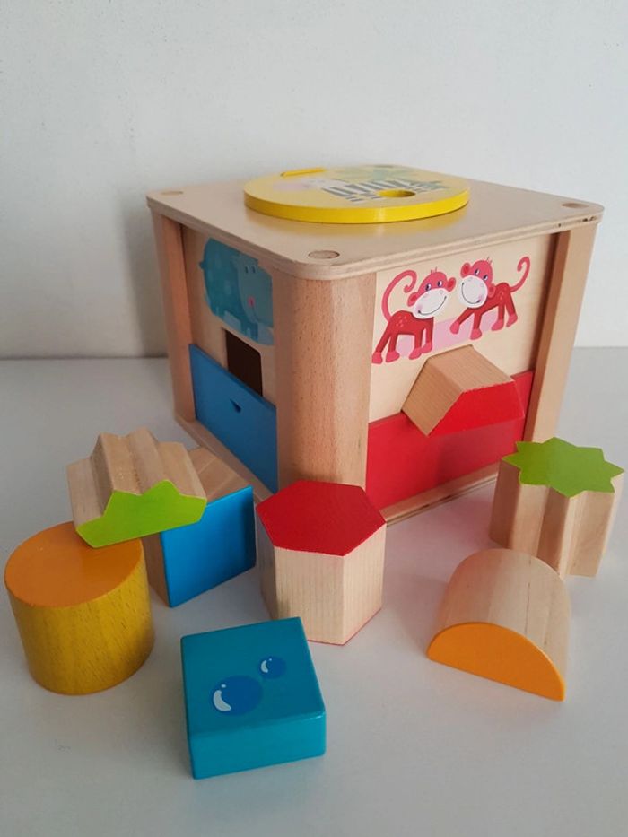 Boîte à formes complexe en bois Les animaux du zoo Haba