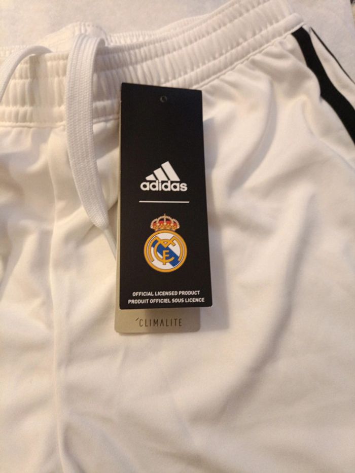 Short de foot Adidas équipe Réal Madrid taille 9/10 ans authentique neuf - photo numéro 4
