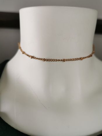 Chainette dorée maille cheval aux perles dorées comme nœuds