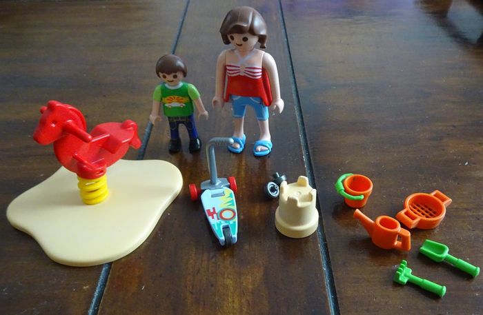 Playmobil Summer fun Piscine toboggan 6673 + 8 petites boites Playmobil plage - photo numéro 3