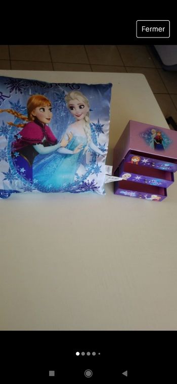 Coffre et coussin Disney très bon état