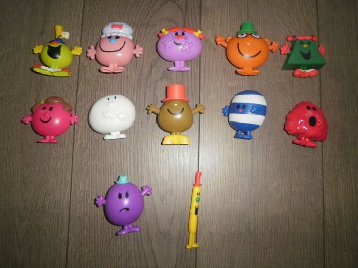 Lot de petits jouets Mc Do et autres
