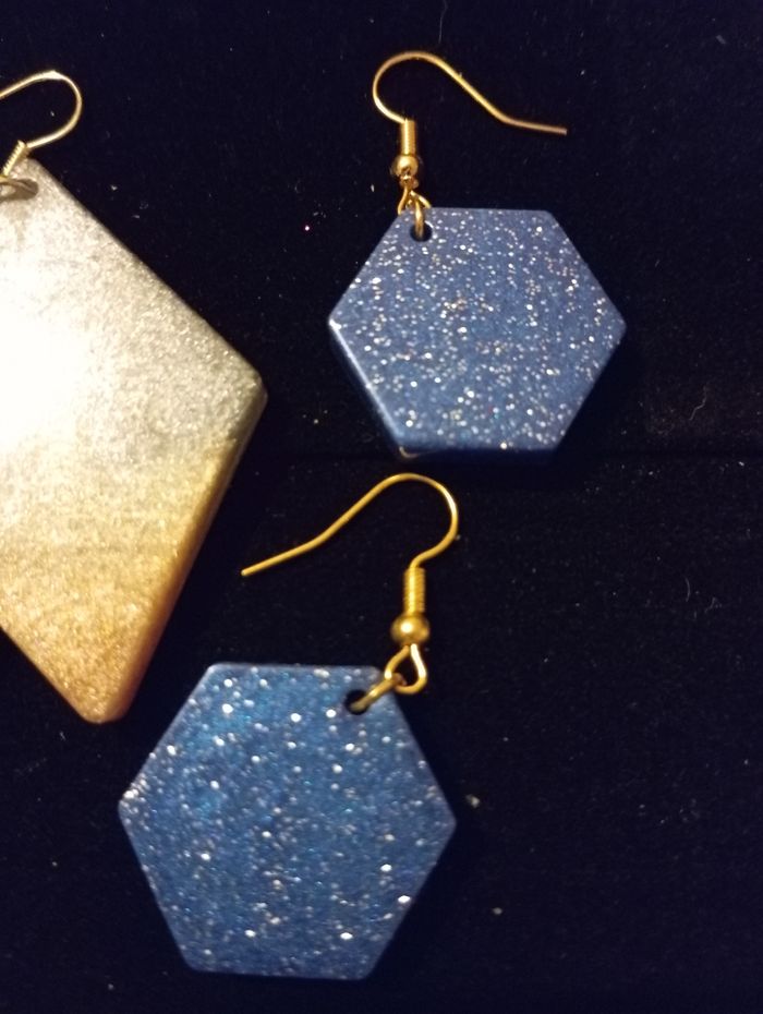 Lot de boucles d'oreilles en résine - photo numéro 3