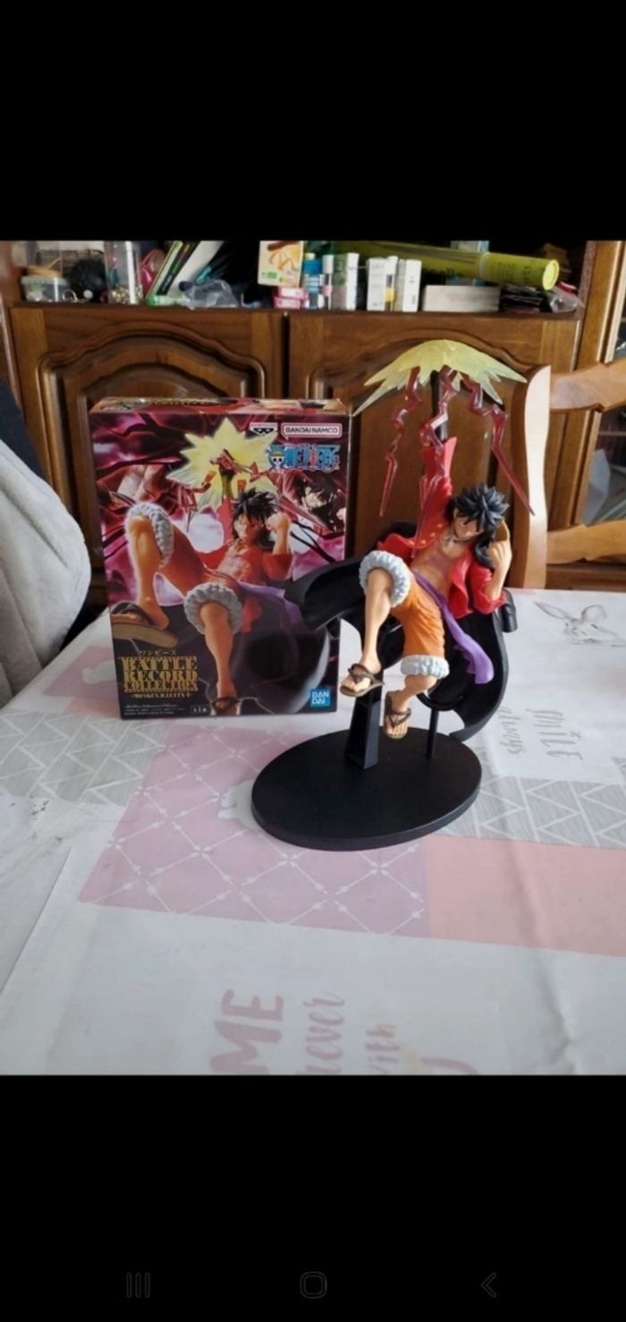 Figurine one piece monkey.d.luffy