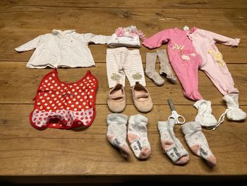 Lot accessoires / vêtements 1 mois