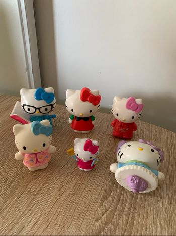 6 figurines hello kitty