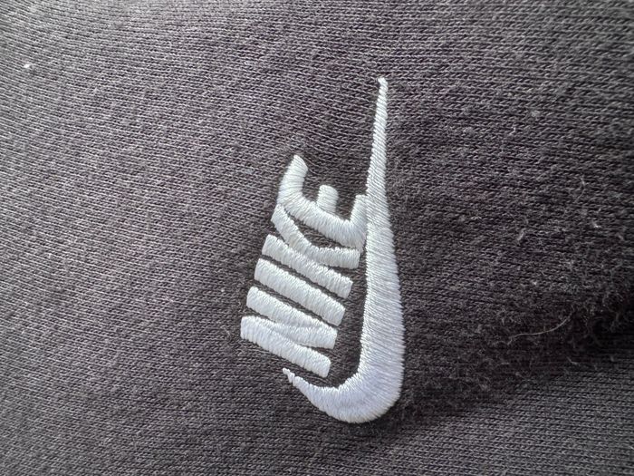 Sweat à capuche - Nike Noir - Logo Brodé Blanc - Taille L - photo numéro 2