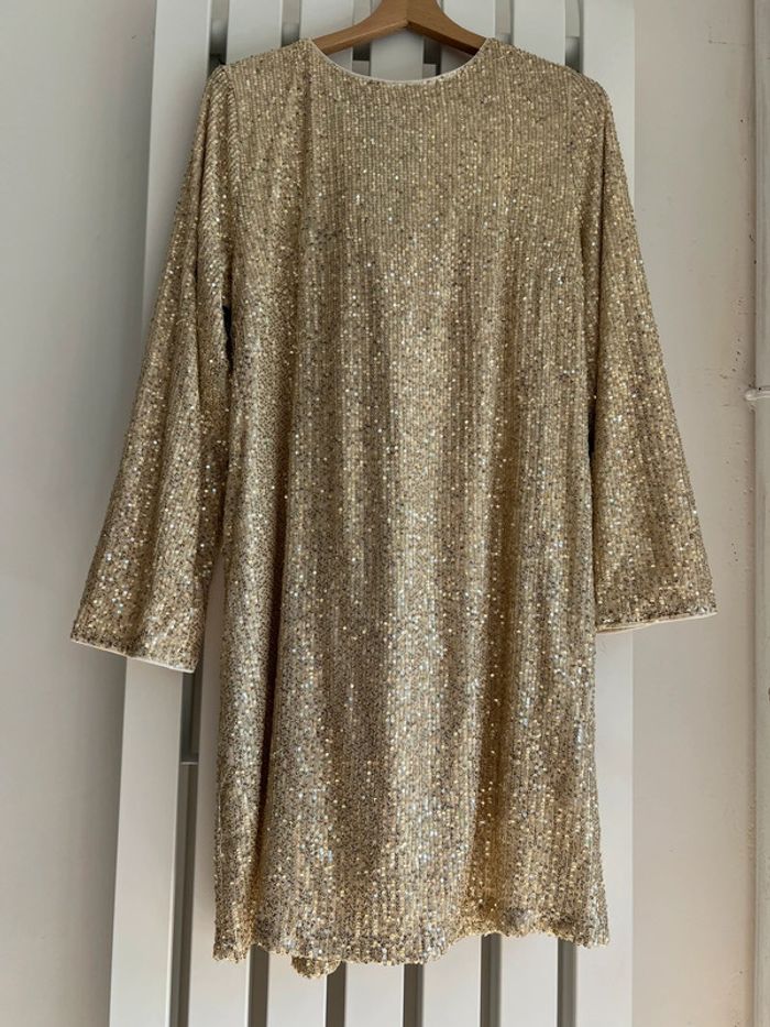 Robe de soirée pailletée dorée - photo numéro 4