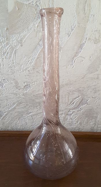 Soliflore en verre soufflé rose signé BIOT