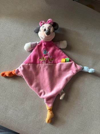 Disney doudou minnie souris plat losange radis arrosoir rose violet
