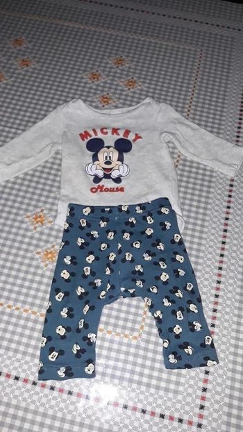 Ensemble Mickey Disney baby tout neuf taille 62