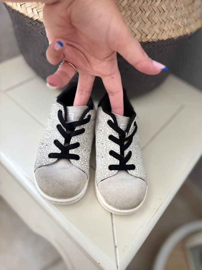 Adidas Stan Smith enfant - à motif pois - 100% cuir - lacets élastique - pointure 24 - photo numéro 2