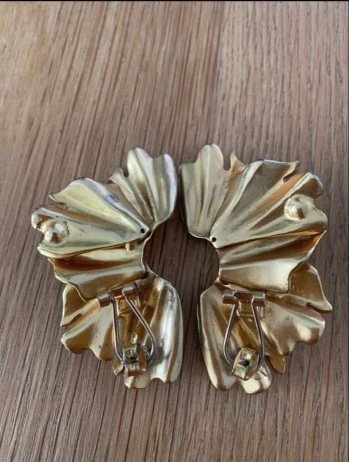 Boucles d’oreilles éventail dorées Zara – Bijou statement