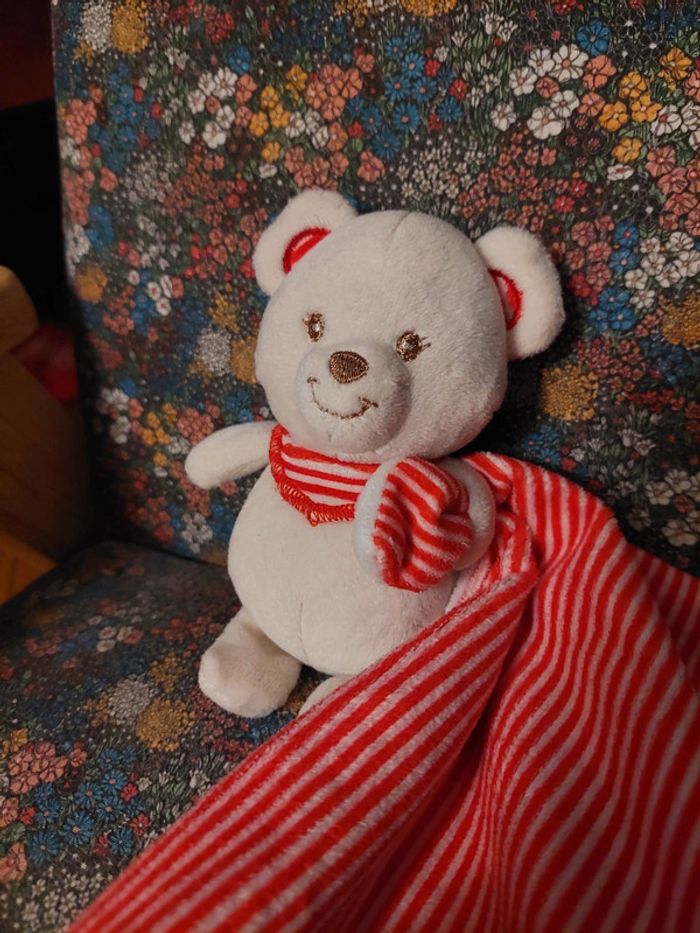 #13 - Shima - doudou ourson blanc mouchoir rouge - photo numéro 2