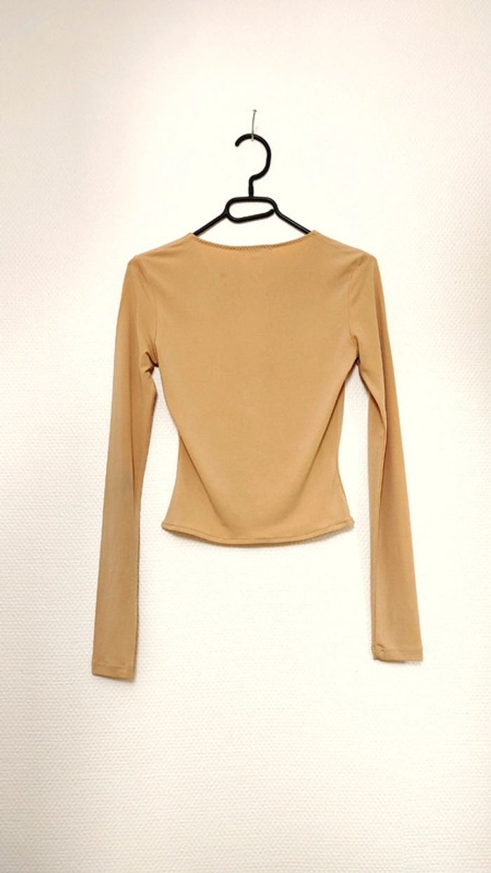 Haut court moulant manche longue beige 34 très bon état HM - photo numéro 2