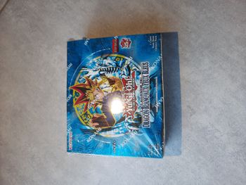 Display Yu-Gi-Oh La Légende du Dragon Blanc aux Yeux Bleus 25 ans neuf scellé fr
