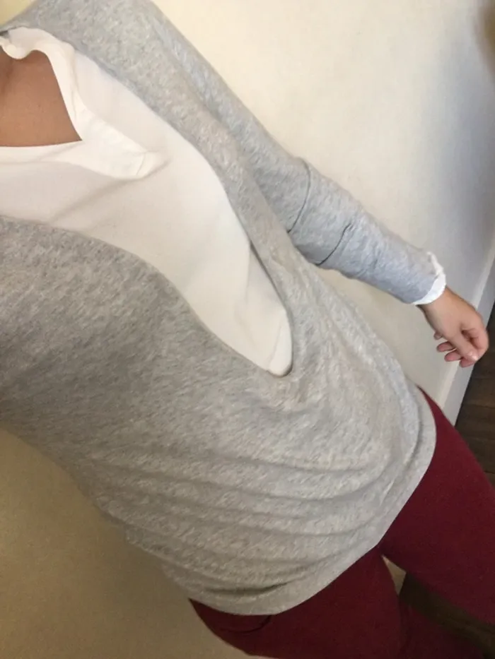 Pull gris échancré - photo numéro 6