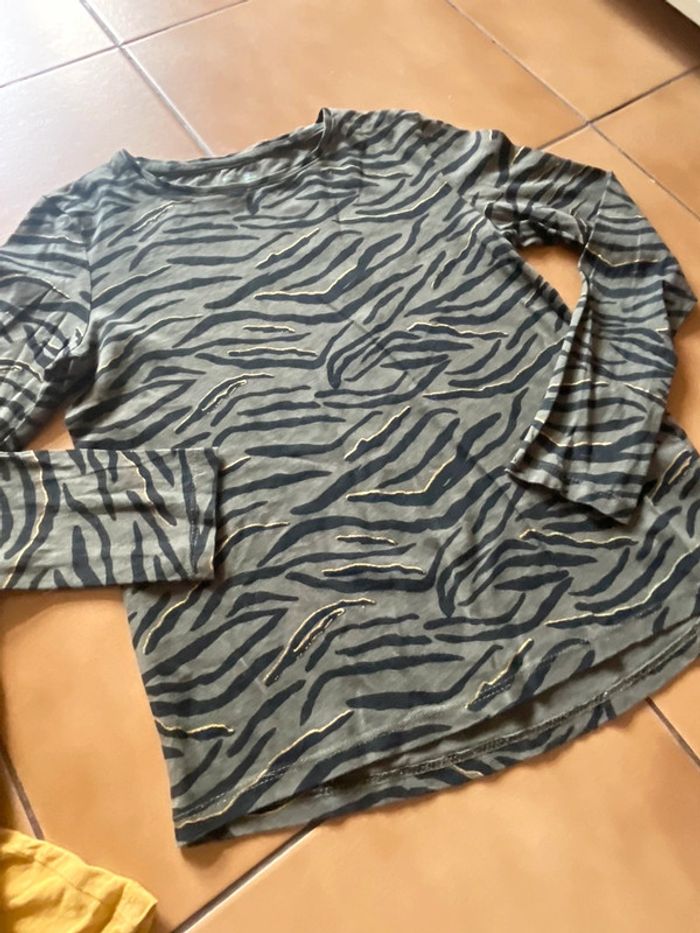 Lot t shirts fille 10 ans - photo numéro 6