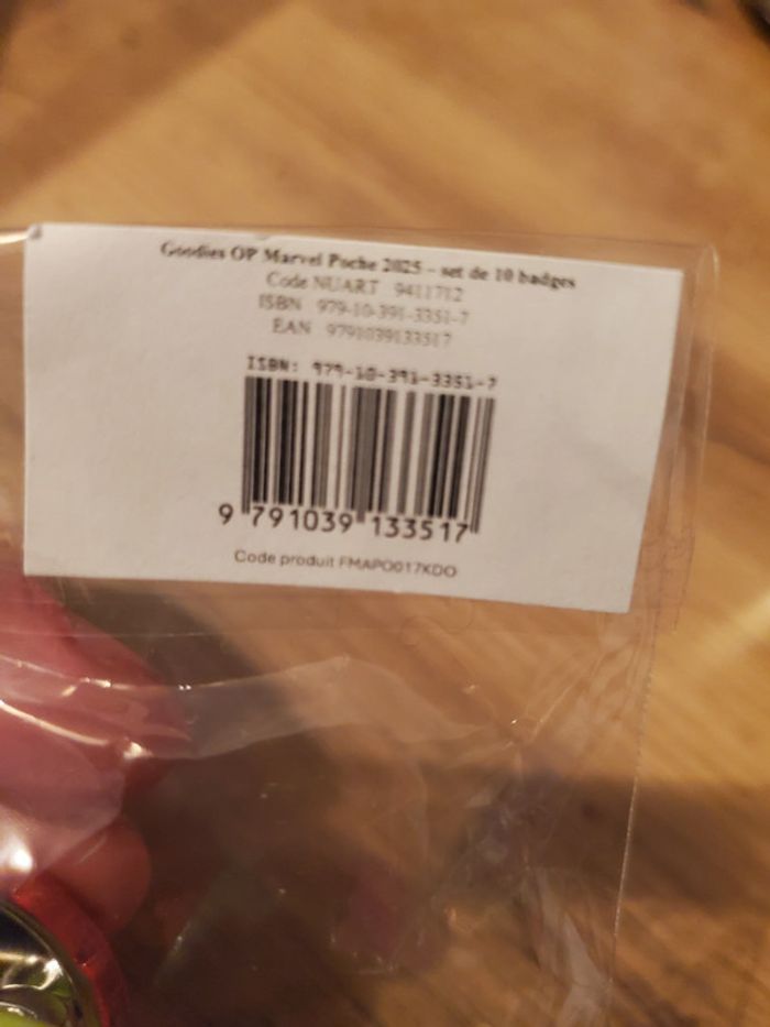 Set de 10 badges Marvel neuf - photo numéro 4
