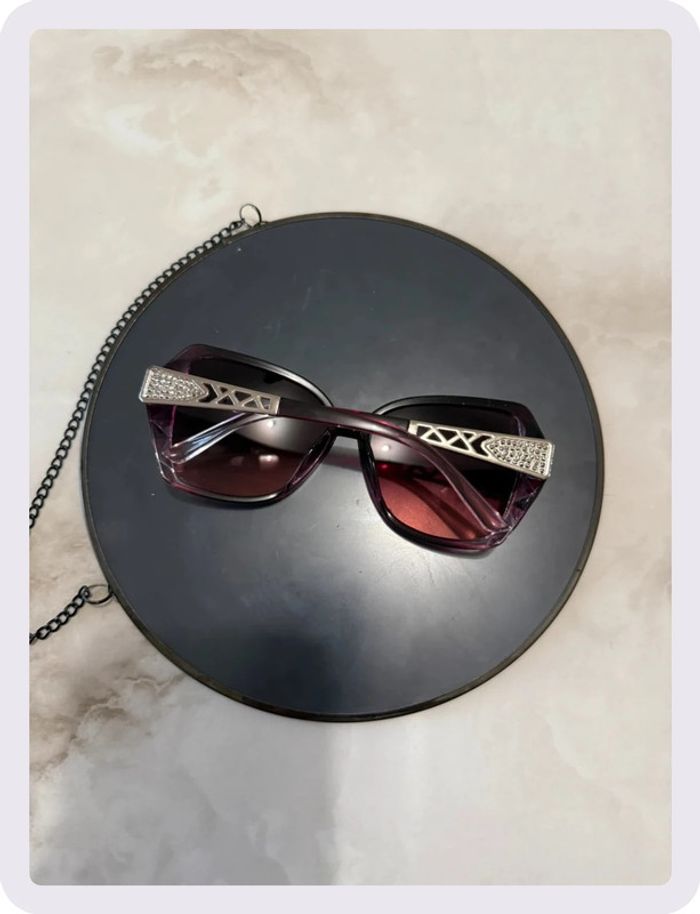 Lunette de soleil à verres roses - photo numéro 2