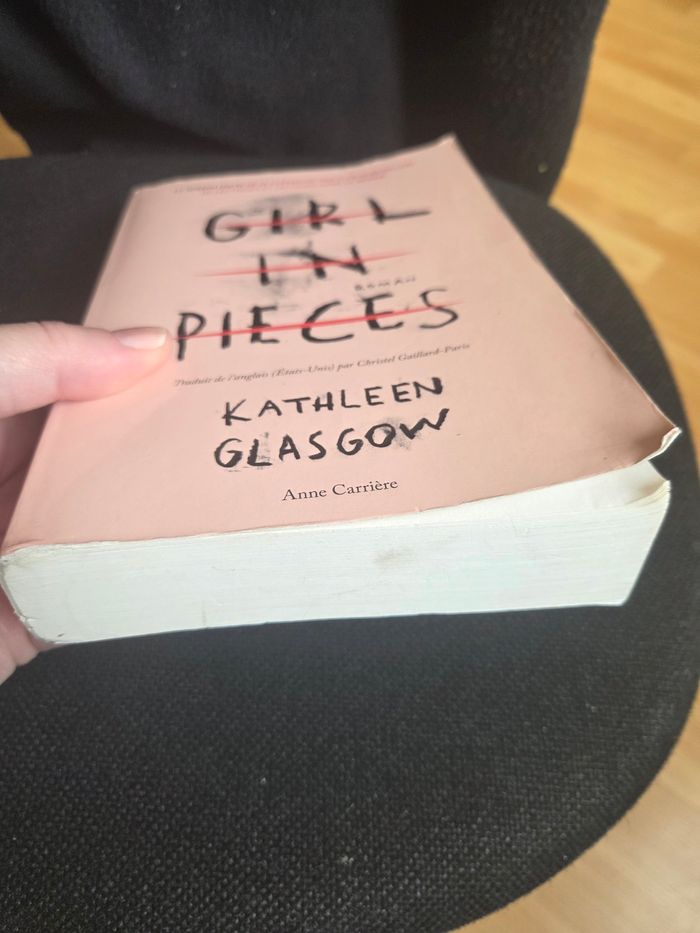 Livre Girl in pieces - photo numéro 4