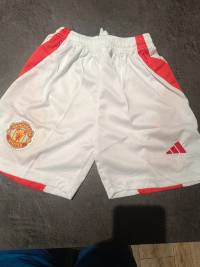 Tenue foot Manchester United rouge. T.20 - photo numéro 3