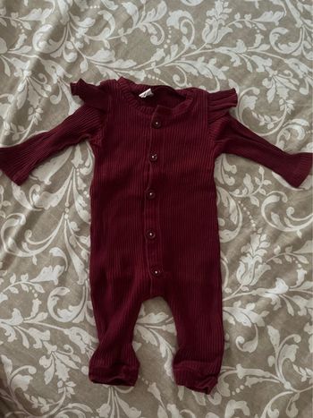 Combinaison bordeaux bébé