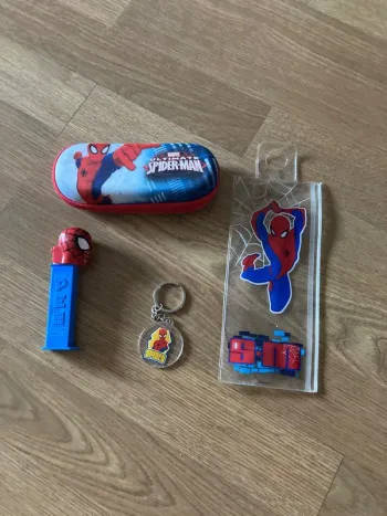 Lot de 4 objets Spiderman