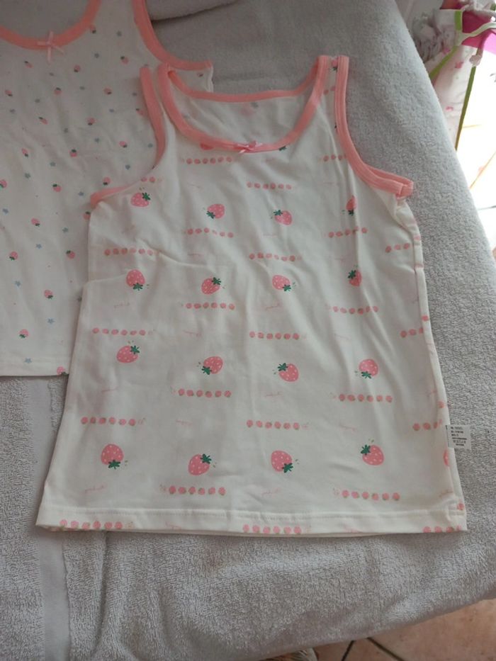 🚼3 Tee-shirts Neuf coton elasthan 8/10 ans - photo numéro 3